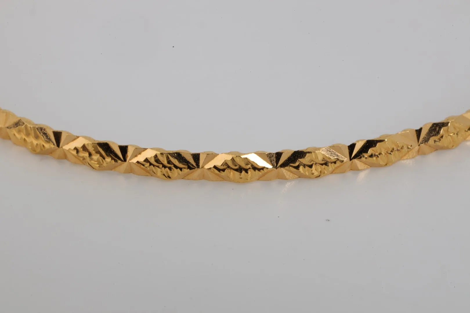 6.75" 21k Yellow Gold Bangle Bracelet (8.89g.)