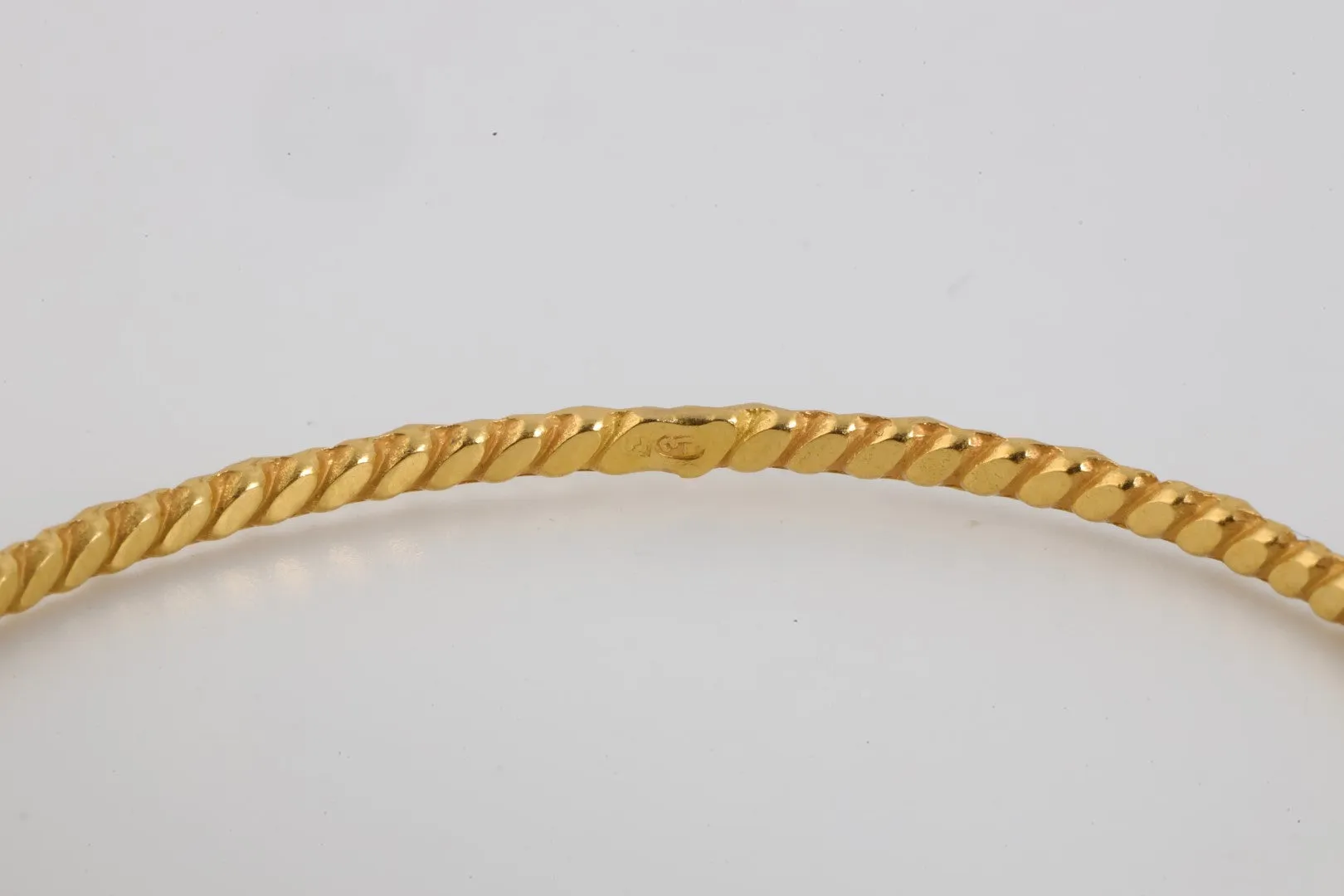 6.75" 21k Yellow Gold Bangle Bracelet (8.89g.)