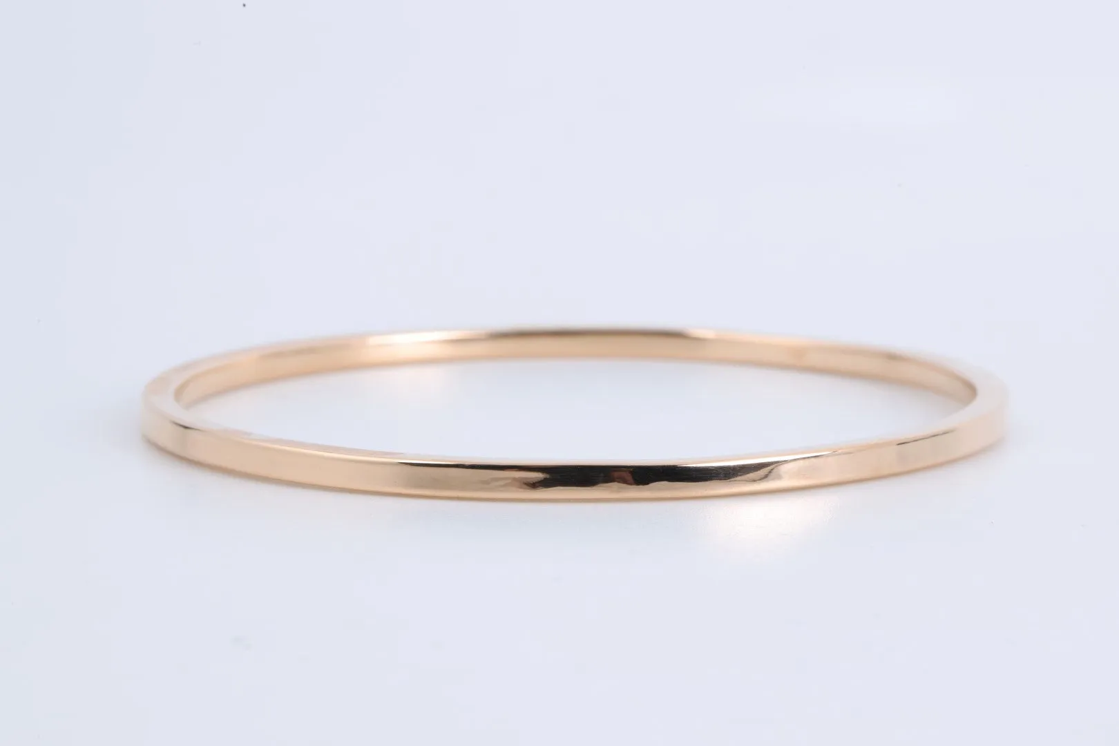 7.5" 18k Yellow Gold Bangle Bracelet (6.99g.)