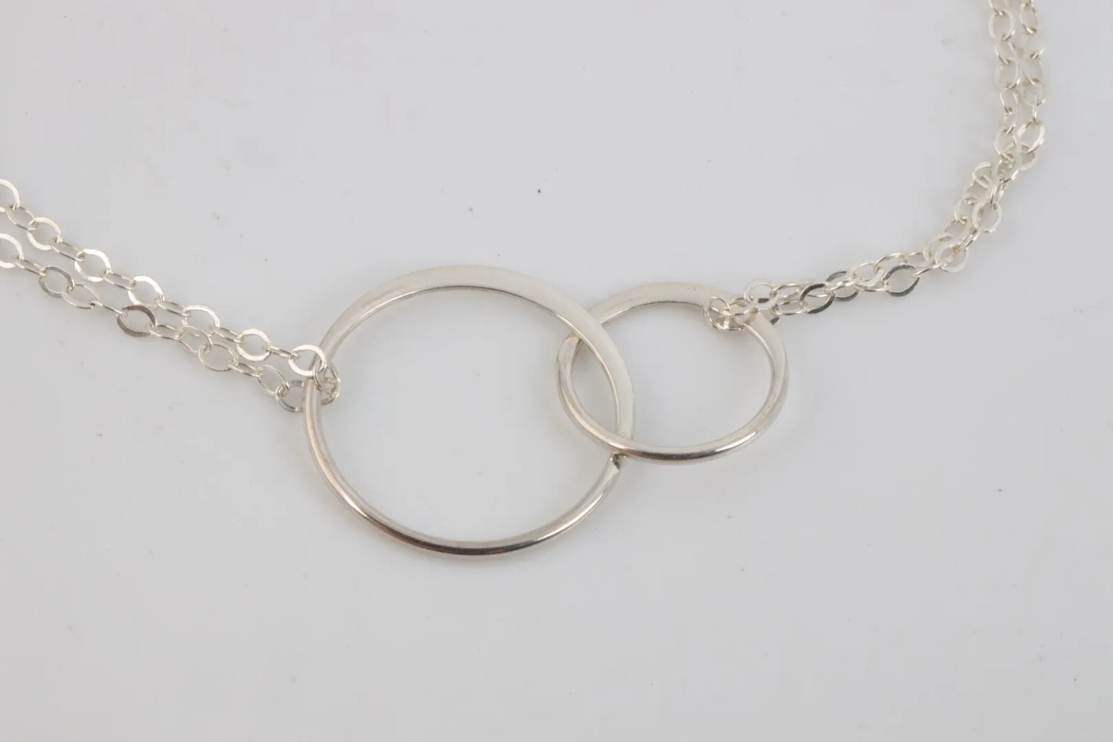 8" 925 Silver Cable Chain Bracelet w/ Interlocking Rings (1.83g.)