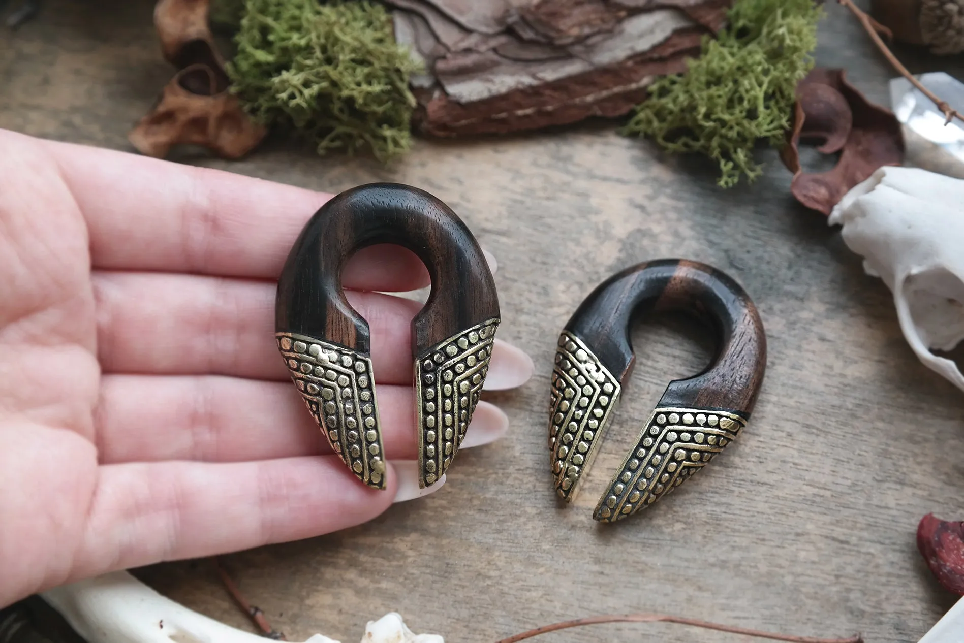 Bronze Wood Ear Hangers