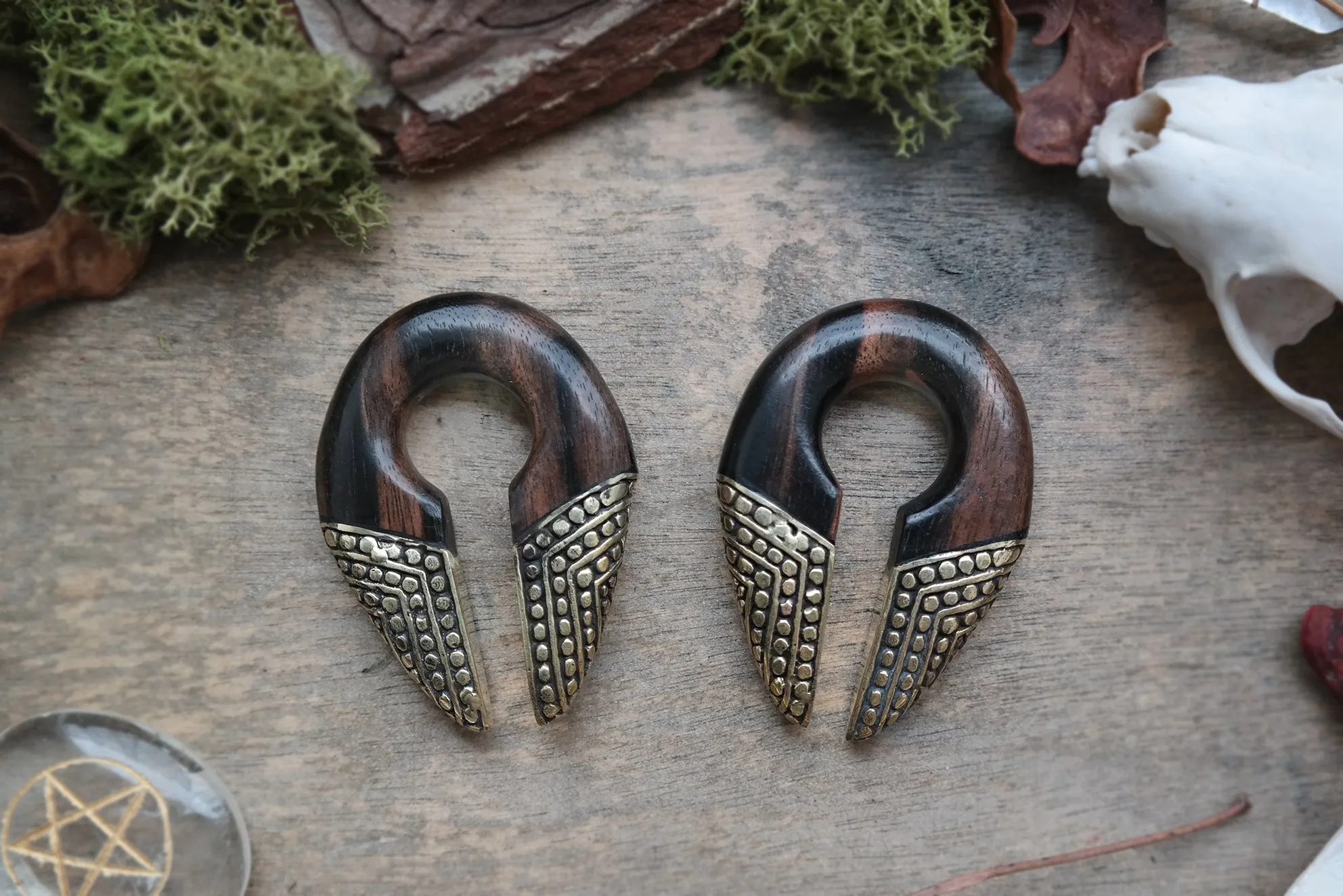 Bronze Wood Ear Hangers