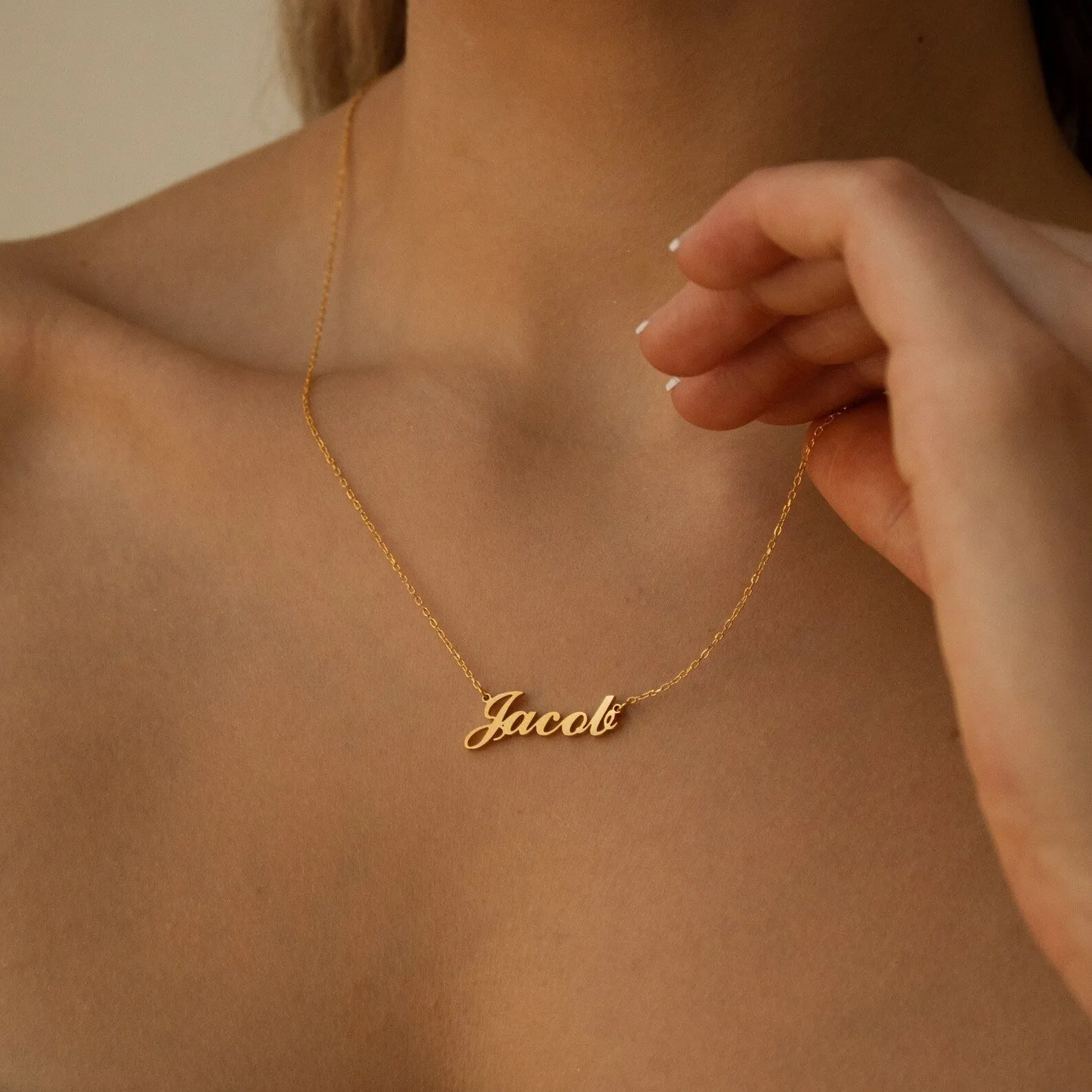 Carrie Name Necklace