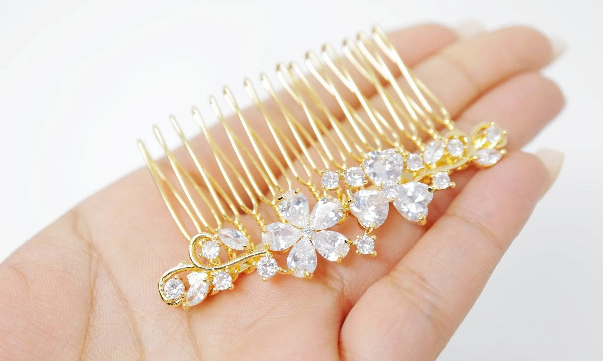 Cubic Zirconia Minimalist Diamond Floral leaves Bridal Hair Comb, Bridal Hair Accessories, Wedding Hair Accessory, Bridal Hair Comb.