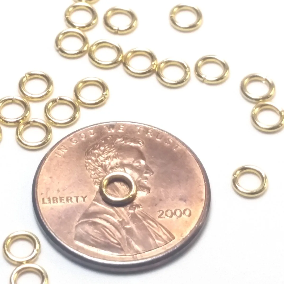 Gold Stainless Jump Rings, 4x0.8mm, 2.4mm Inside Diameter, 20 gauge, Closed Unsoldered, Lot Size 100