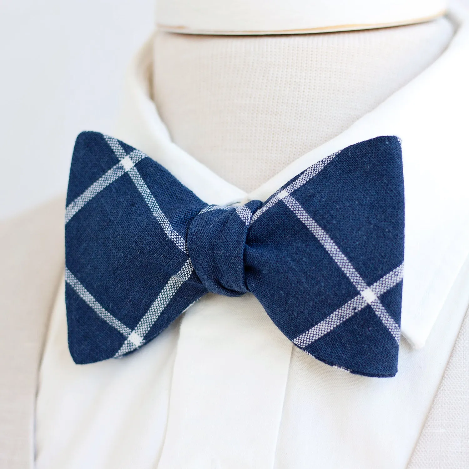 Men's Freestyle Self-Tie Bow Tie / Navy Linen Window Pane