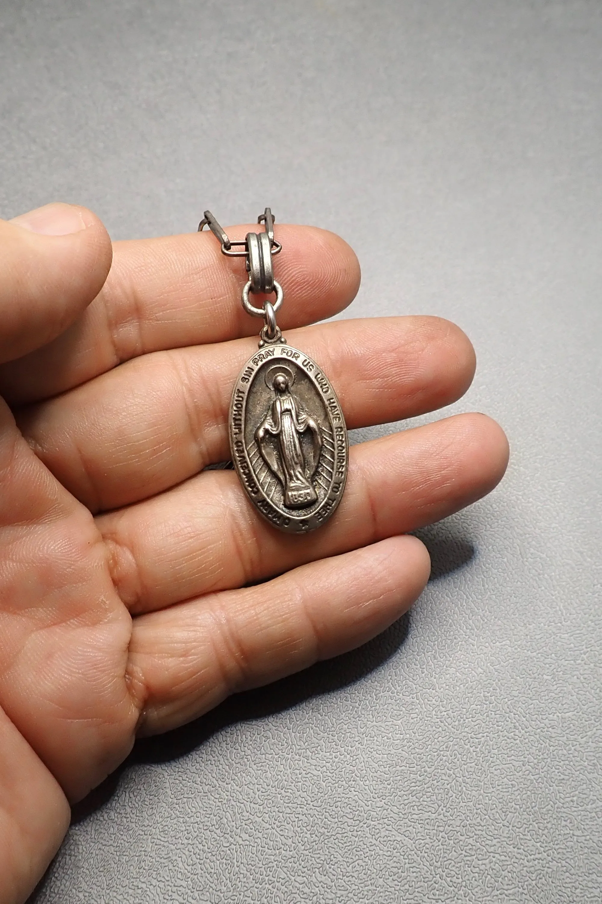 MIRACULOUS VIRGEN PENDANT