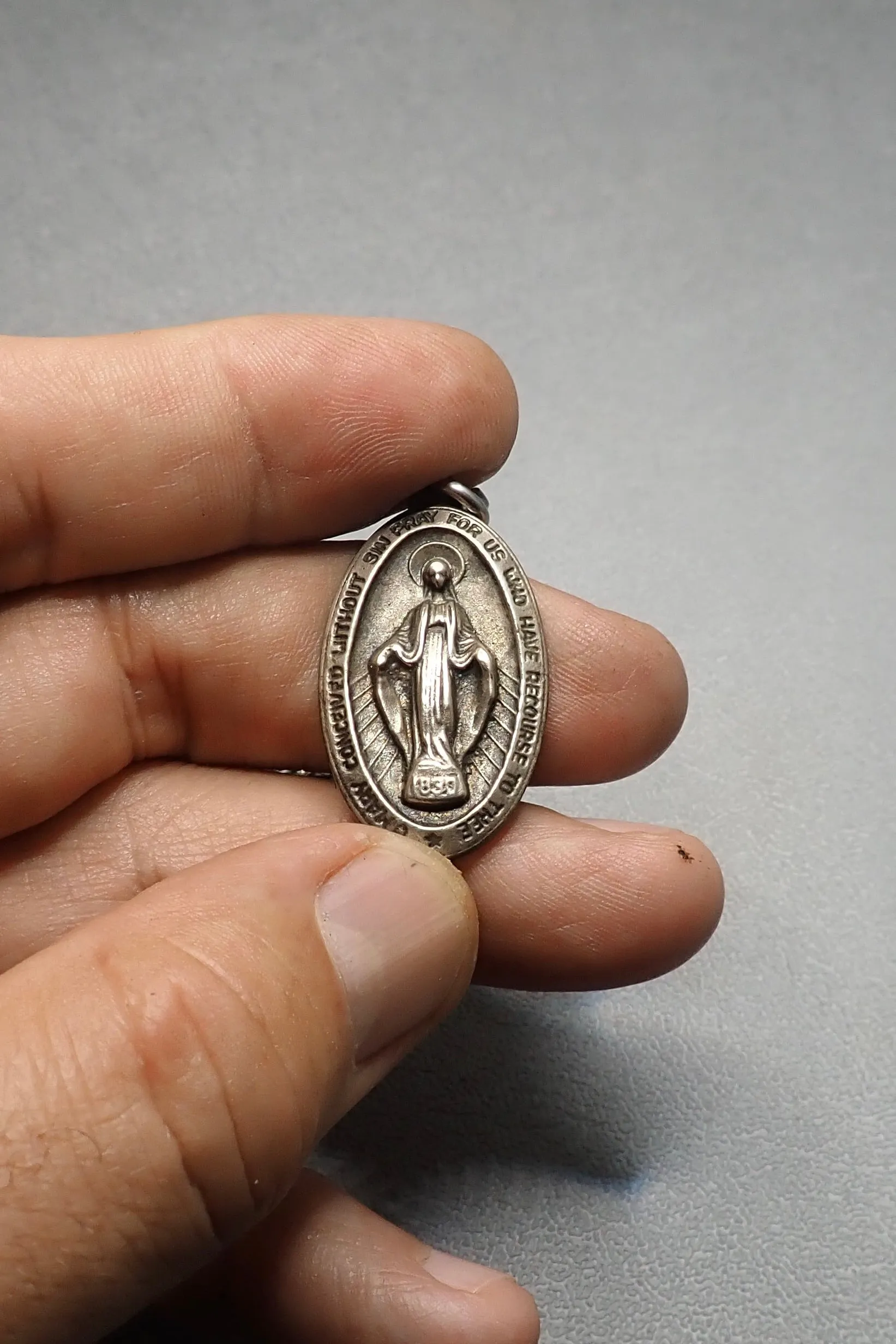 MIRACULOUS VIRGEN PENDANT