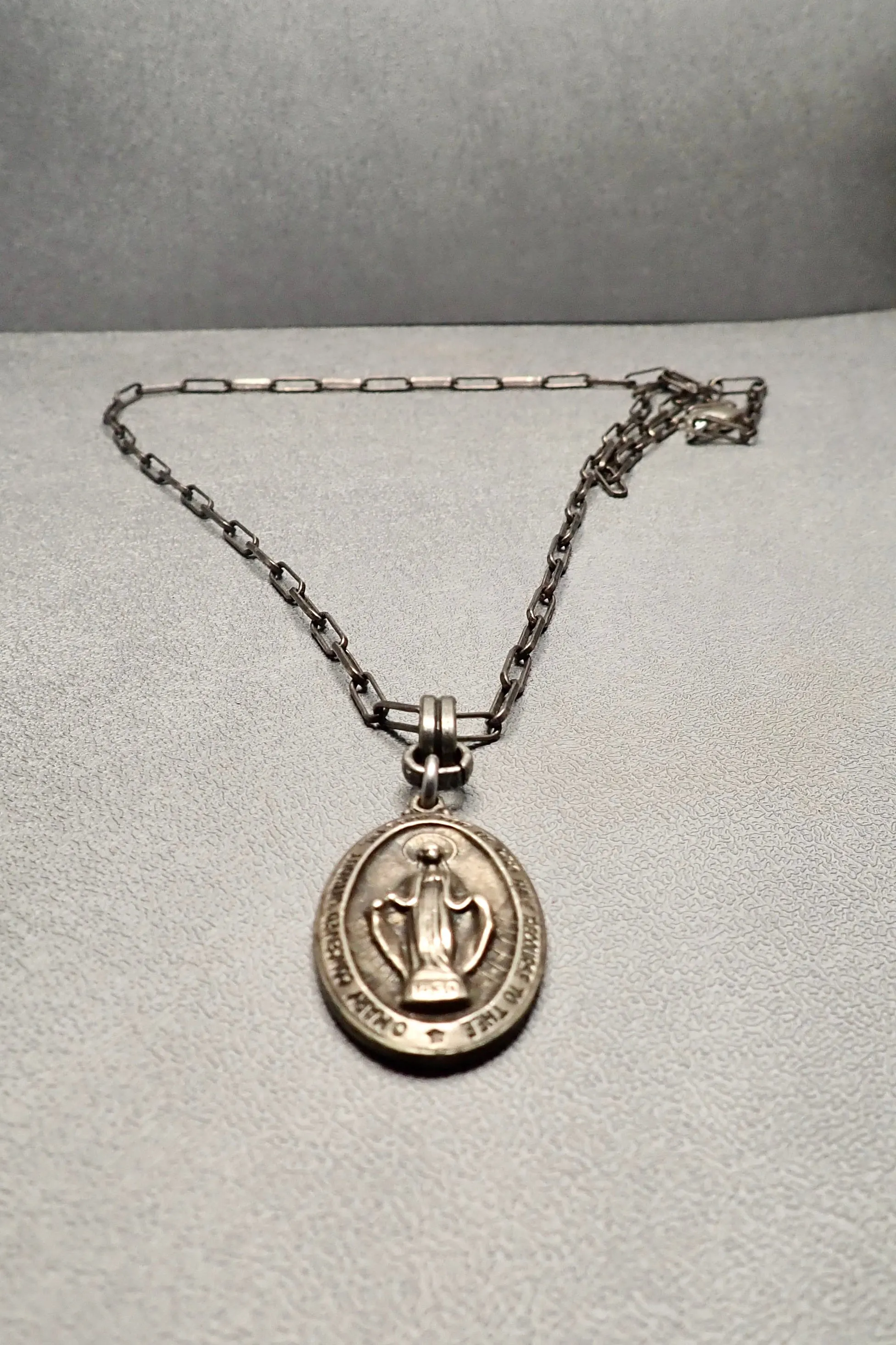 MIRACULOUS VIRGEN PENDANT