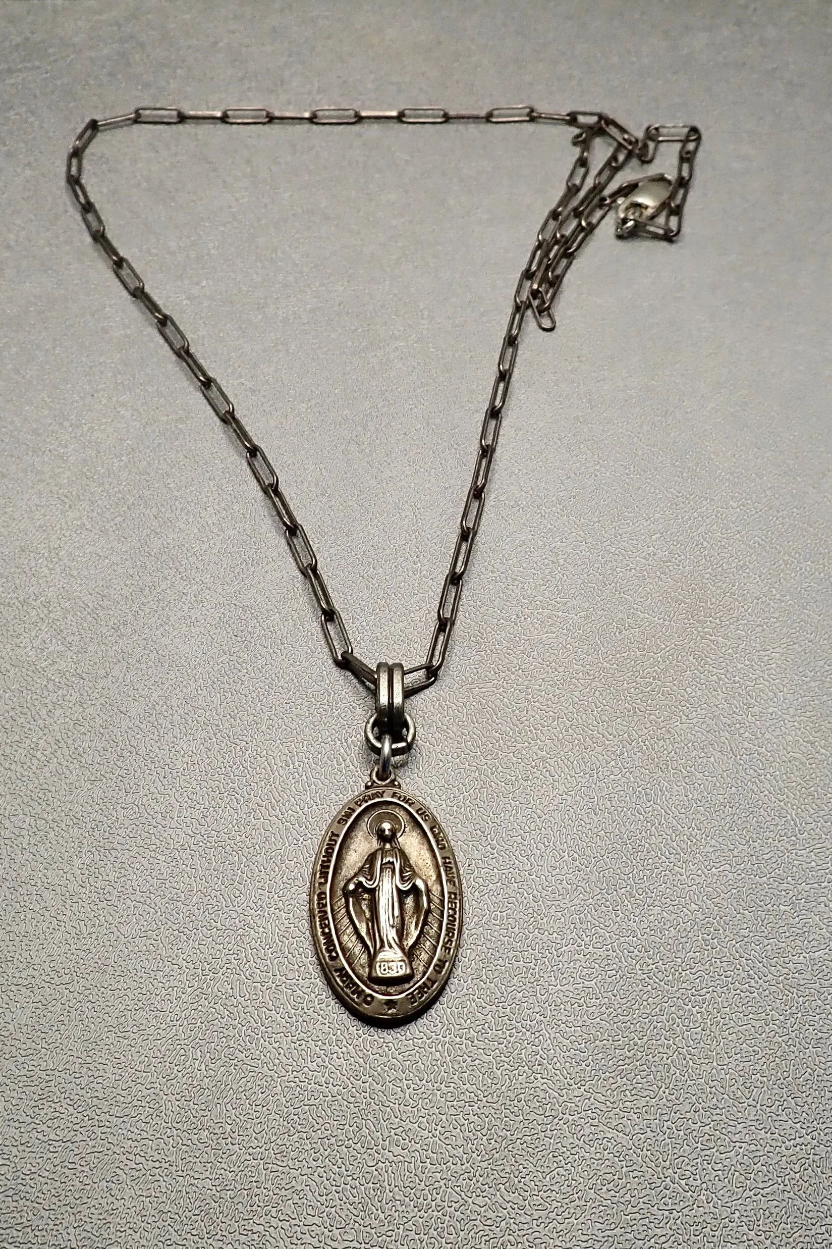 MIRACULOUS VIRGEN PENDANT